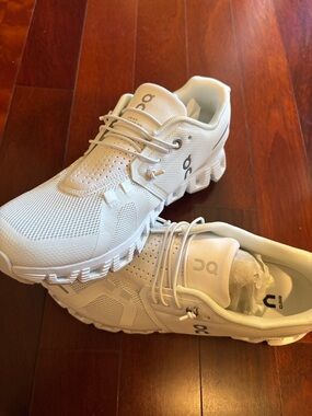 On Running Cloud Sneakers in White